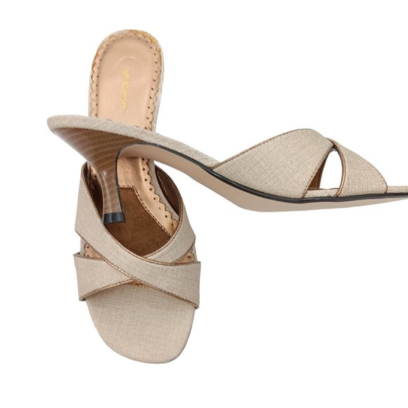 CROFT BARROW Shoes - CROFT BARROW LIGHT LINEN LOW HEEL SANDAL  6M